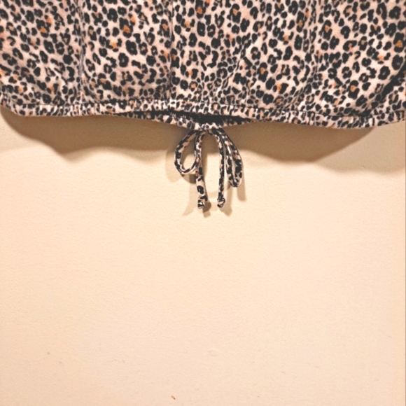 ๐ Plus Size Animal Print Blouse nwot - Picture 4 of 6